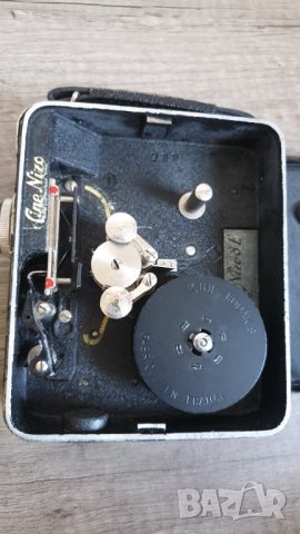 Камера Cine Nizo 8E, снимка 8 - Антикварни и старинни предмети - 42500619