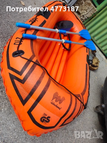 Лодкa с гребла произведена в Италия материяла е дебел, снимка 2 - Воден транспорт - 53984097