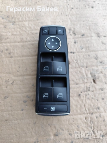 А2049055302  бутони за прозорци шофьорска врата OEM MERCEDES W204 OM651 2014