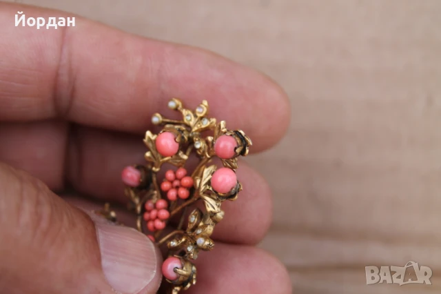 Дамска позлатена брошка с корали, снимка 4 - Други - 50645850