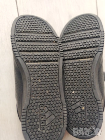 Маратонки адидас, снимка 3 - Детски маратонки - 53972736