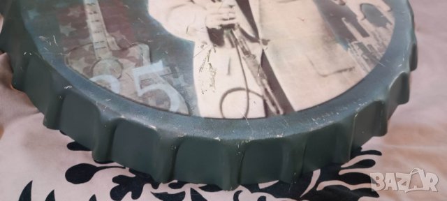 The KING Elvis Presley- автентична табела(тип бирена капачка), снимка 6 - Китари - 39810425
