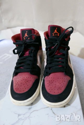 Кецове Nike WMNS Air Jordan 1 Mid, снимка 4 - Кецове - 54008101