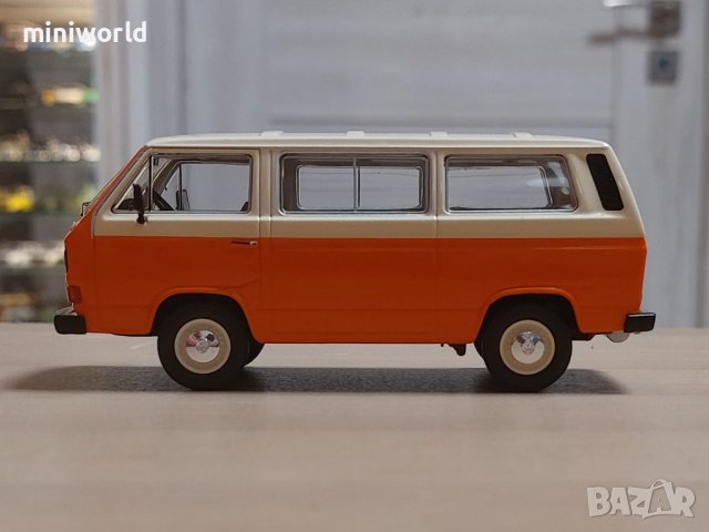 Volkswagen Transporter III 1979 - мащаб 1:43 на IXO моделът е нов в PVC дисплей-кейс, снимка 2 - Колекции - 42495886