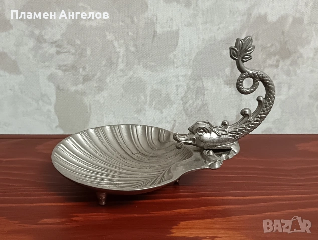 Месингов, бронзов съд, купа, пепелник със форма на мида