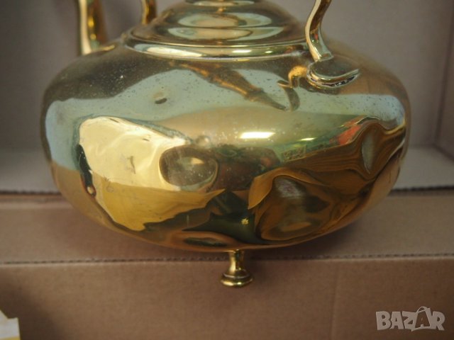 Стар винтидж месингов чайник с кехлибарена дръжка и 4 крачета, снимка 5 - Антикварни и старинни предмети - 37497262