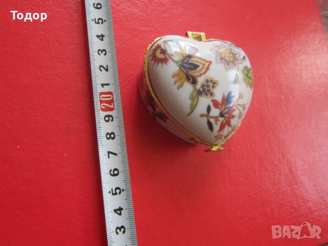 Невероятна порцеланова кутия за бижута 