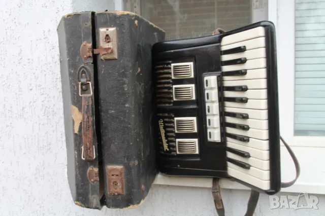 Немски акордеон ''Weltmaister'' 40 баса