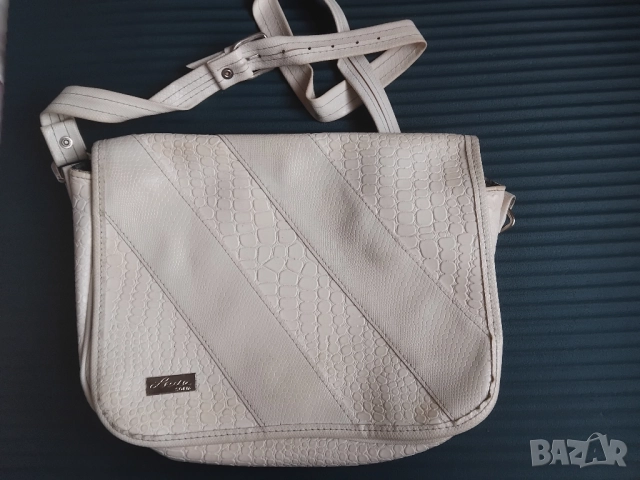 Ретро дамска чанта на емблематичната българска фирма Lada / Лада София, снимка 5 - Чанти - 52485954