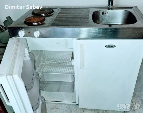 Мини кухня Whirlpool- Хладилник, мивка, котлони и шкаф 