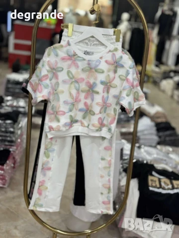 Спортен дамски сет с цветя