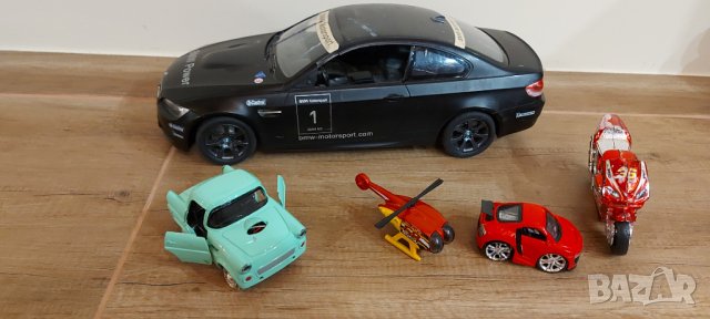 Продавам железни колички , хеликоптер , мотор и трабант