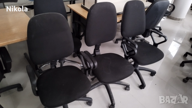 Офис столове на колеца с подлакътници и амортесьори 