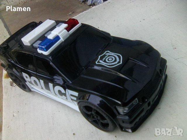 Умален пластмасов модел на полицейска кола с батерия свири и с инерционен механизъм, снимка 3 - Коли, камиони, мотори, писти - 42377082