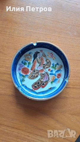 китайски порцелан лампа, 2 вази и пепелник-подарък, снимка 4 - Други ценни предмети - 51541447