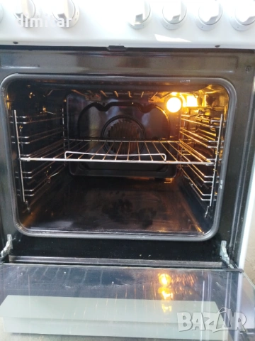 Свободно стояща готварска печка Indesit стъклокерамичен плот, снимка 10 - Печки, фурни - 54224143