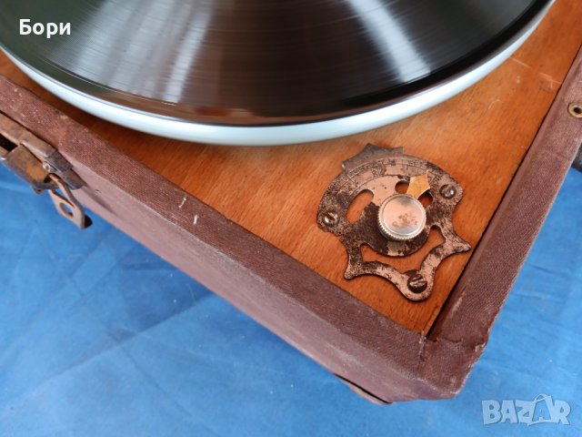 Стар грамофон с манивела, снимка 8 - Грамофони - 44394563