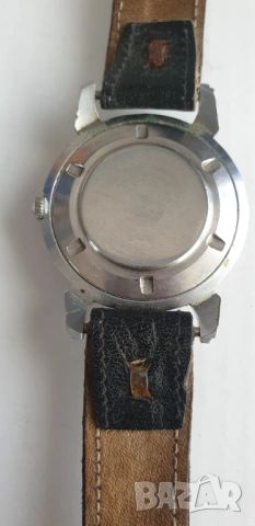 Часовник /"Кировски", снимка 4 - Антикварни и старинни предмети - 54139779