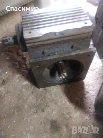 Редуктор 80/1, снимка 4 - Електродвигатели - 51681913