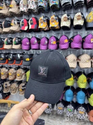 шапки с козирка karl lagerfeld Moncler calvin klein louis vuitton , снимка 9 - Шапки - 50684223