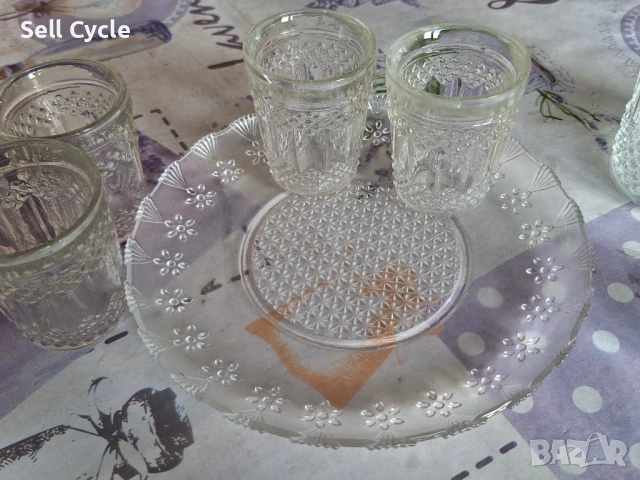 ✅СТЪКЛЕН СЕРВИЗ ЗА РАКИЯ - ГАРАФА, ПОДНОС И ЧАШКИ❗, снимка 4 - Сервизи - 50958627