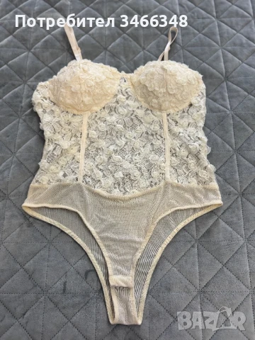 Бюстие с рози , снимка 1