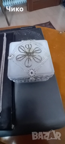 10бр позлатени женски колиета и кутия за бижута, снимка 11 - Антикварни и старинни предмети - 52225854