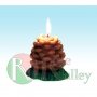Декоративана ароматна свещ бор - шишарка с поставка - 80 гл, снимка 1 - Декорация за дома - 35256643