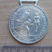 медал за млади спортисти.Източна Германия 1970-80, снимка 1 - Други ценни предмети - 33807164