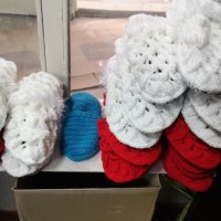 Ръчно плетени домашни чехли , снимка 4 - Чехли - 31439302