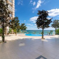 Просторен, луксозен и панорамен апартамент на брега на морето в комплекс La Mer, снимка 3 - Почивки на море - 38159296