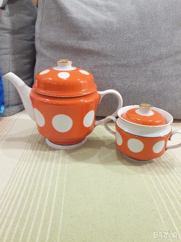 Руски порцелан чайник и захарница, снимка 1