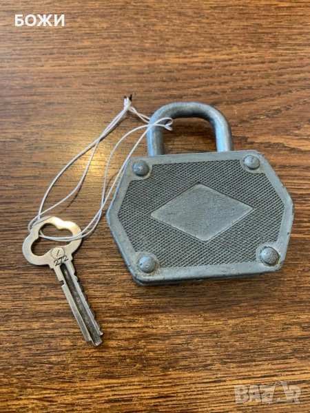 Ретро метален катинар с оригинален ключ, снимка 1