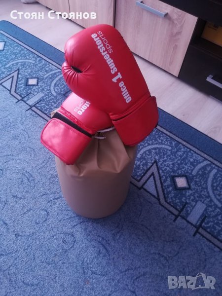 Боксови ръкавици и круша, снимка 1
