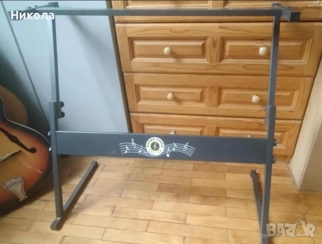 Лека стойка за клавиатура