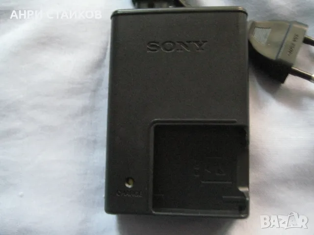 Оригинално захранващо зарядно устройство BC-CSK NP-BK1 на Sony за фотоапарати Sony, снимка 2 - Батерии, зарядни - 48007005