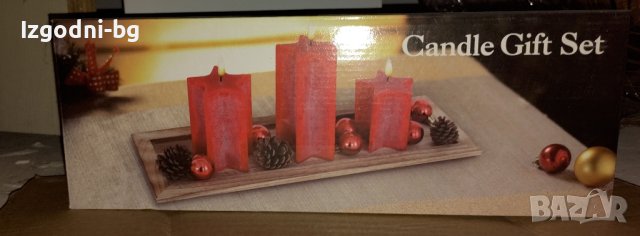 Красив коледен сет от три червени свещи на дървен поднос!