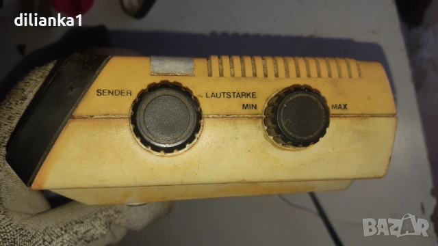 Старо радио с часовник, снимка 4 - Радиокасетофони, транзистори - 54358222