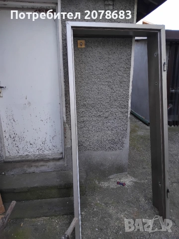 Продавам метална врата с каса, снимка 5 - Входни врати - 54113301