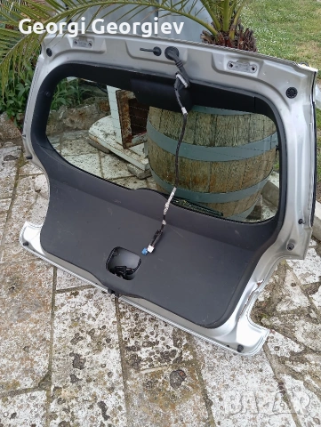 Продавам заден капак Тоyota auris, снимка 2 - Аксесоари и консумативи - 53938005