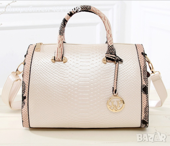 Дамска чанта с декорация от бяла змийска кожа, снимка 1 - Чанти - 44751331