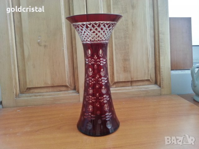 Кристална ваза цветен червен кристал