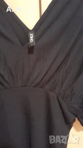 Черна блуза/ тениска, снимка 2 - Тениски - 34321520