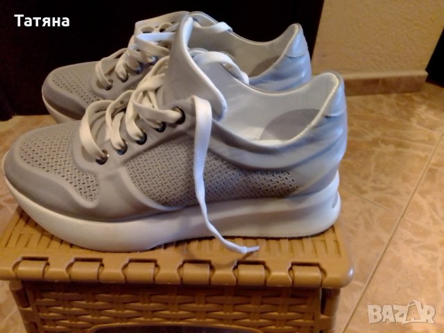 Елегантни дамски спортни обувки