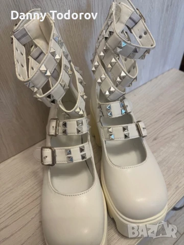 Чисто нови бели дамски сандали с капси, снимка 2 - Сандали - 51359555