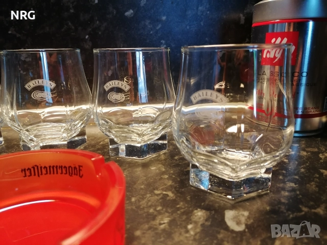 Комплект BAILEYS 6 бр. чаши + два пепелника, снимка 4 - Чаши - 52944807
