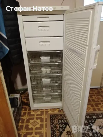 Продавам вертикален фризер 300 литра , снимка 2 - Фризери - 50351271