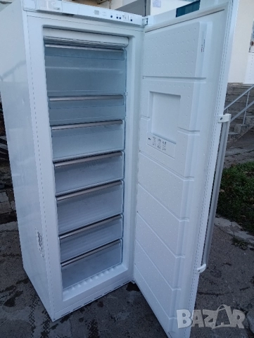 XXL огромен вертикален фризер Бош Bosch Made in Germany с 2 години гаранция!, снимка 4 - Фризери - 52428067