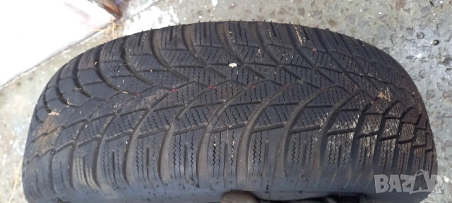 1бр. зимна гума 195/65/15 DOT 3723, снимка 4 - Гуми и джанти - 51949900