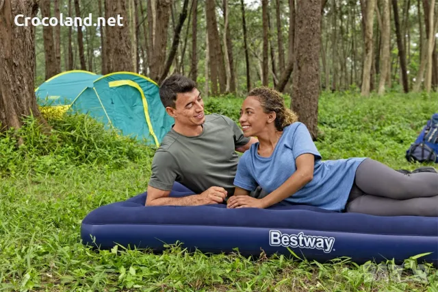 Надуваем матрак Bestway Air Mattress Full, 137 х 191 х 22 см, PVC, плюшен, за вътрешна и външна упот, снимка 4 - Надуваеми легла - 50097341